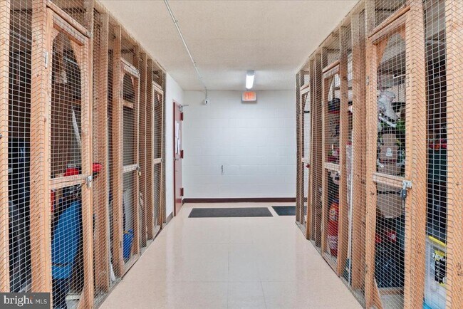 Building Photo - 1745 Edgewood Hill Cir