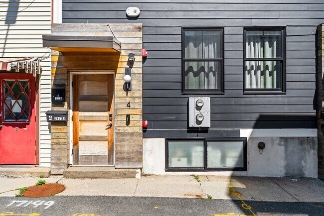 Building Photo - 4 Everett Pl