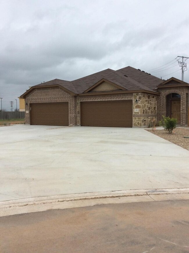 Building Photo - LUXURY TOWNHOME LOCATED IN PECAN PARK, BASTROP, TEXAS!