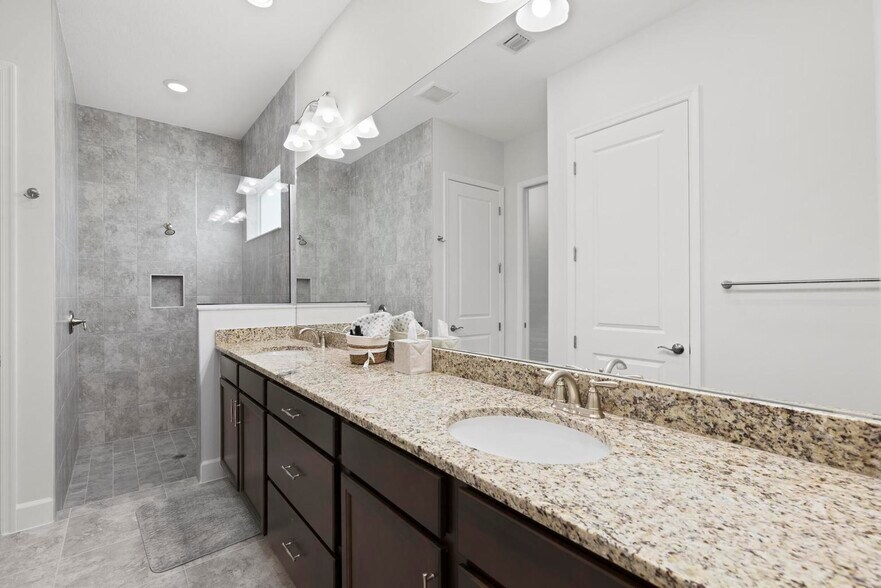 Building Photo - 13548 Spruce Pine Dr