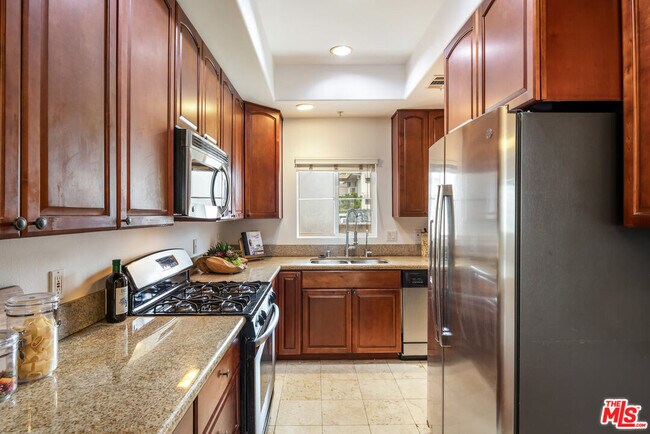 Building Photo - 109 S St Andrews Pl
