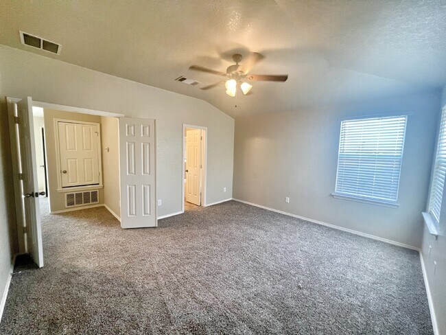 Building Photo - Prime Avery Park Location – Easy Access to...