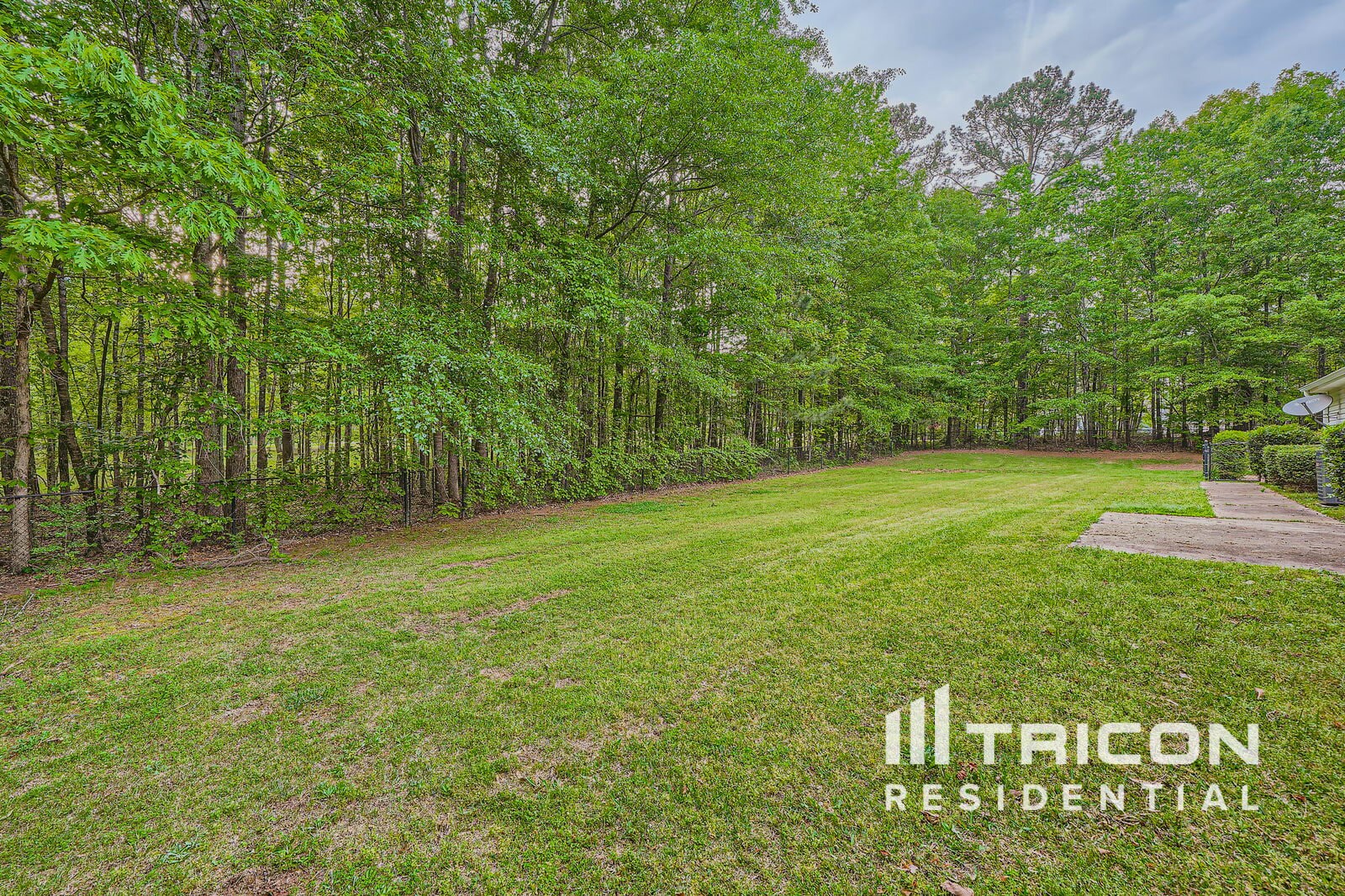 Building Photo - 1374 Lake Dow Rd