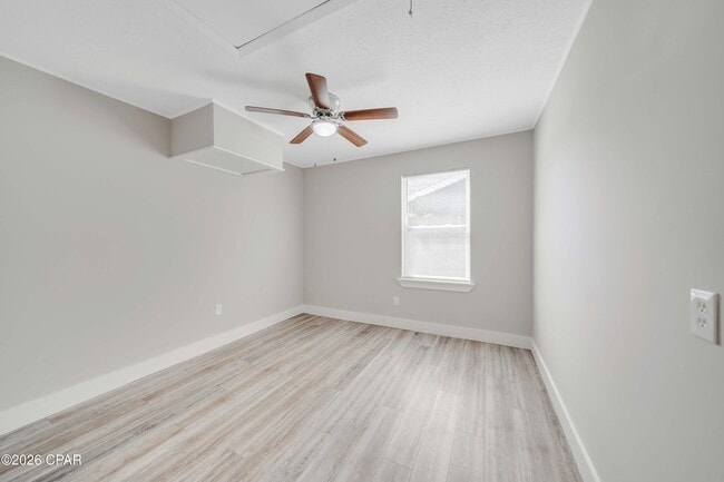 Building Photo - 7011 Lois St