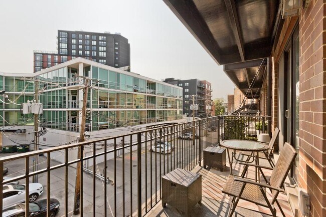 Building Photo - 2 bedroom in Chicago IL 60622