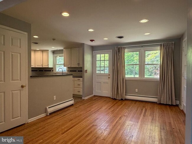 Building Photo - 319 Meetinghouse Ln