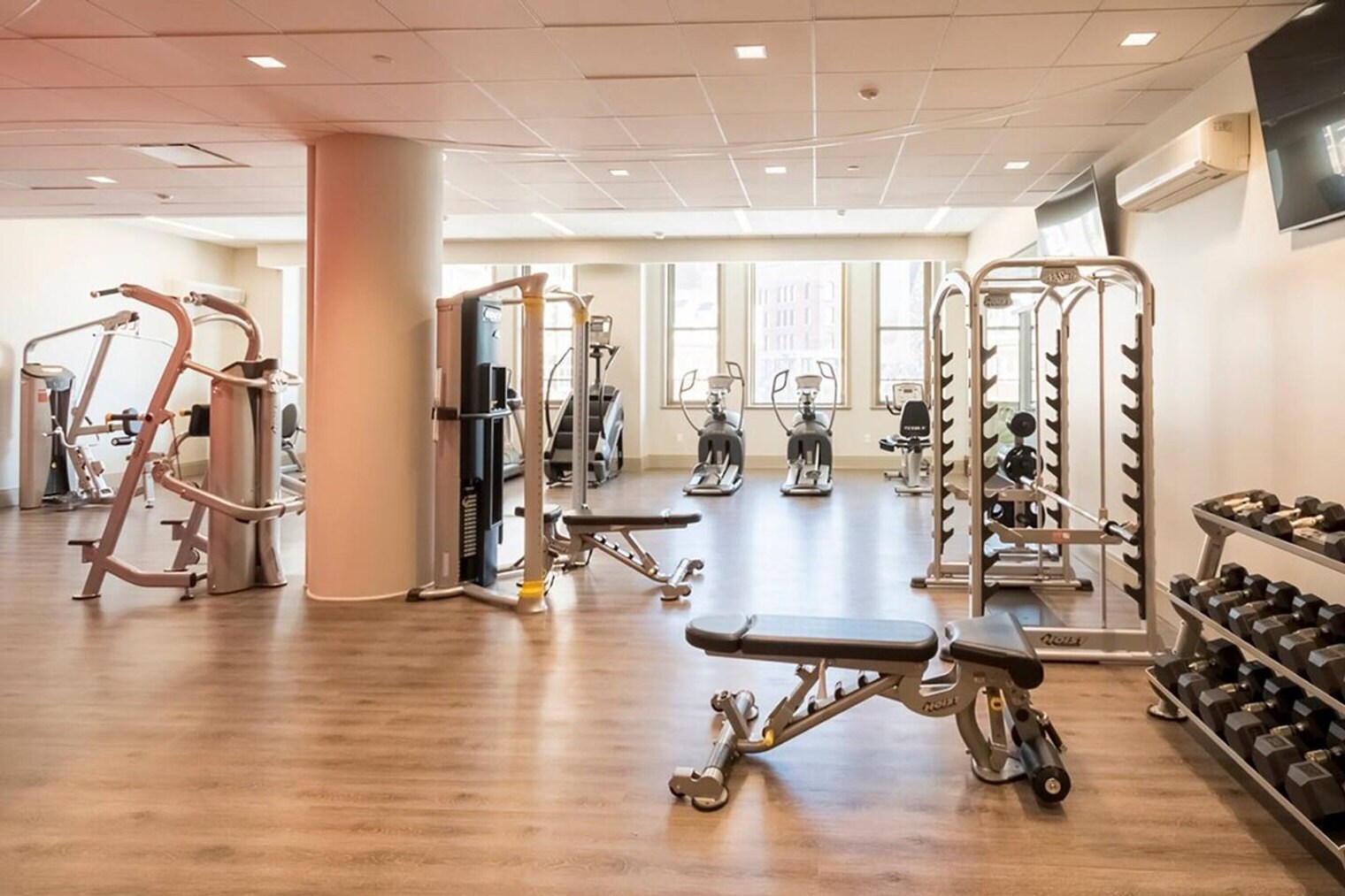 Building Photo - 256 E Main St