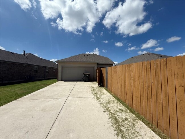 Building Photo - 110 Dedina Dr
