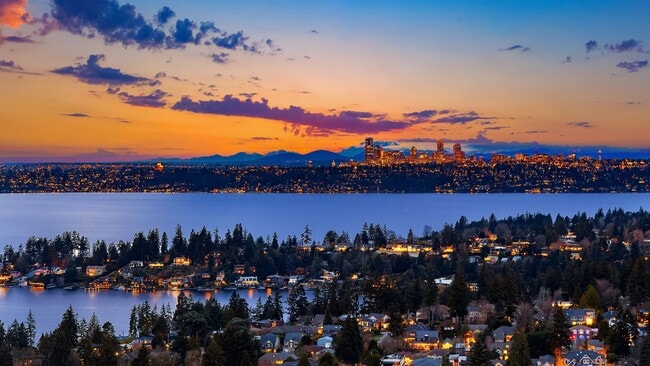 Building Photo - 3Bd/2.5Ba Bellevue Condo