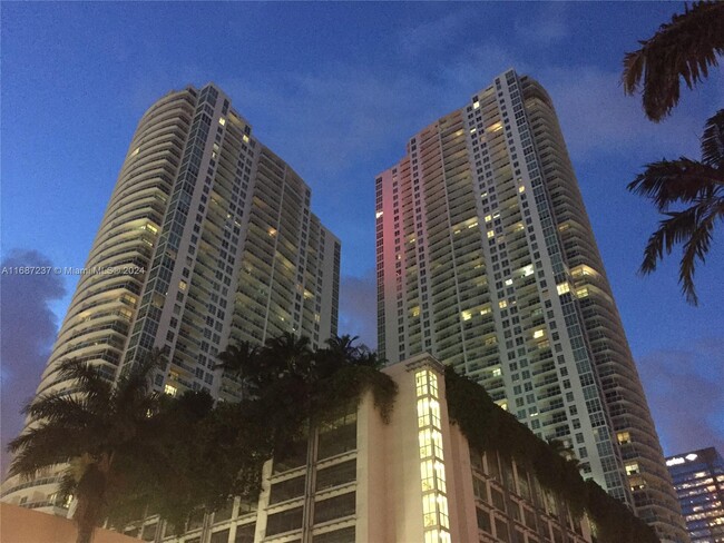 Building Photo - 950 Brickell Bay Dr