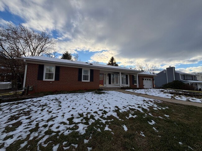 Building Photo - 136 Grimes St