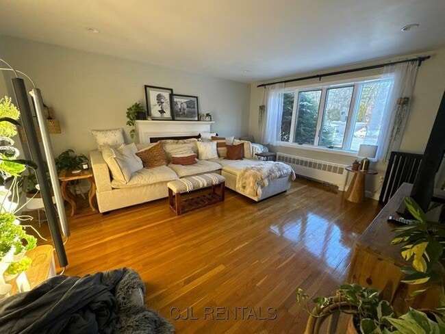 Building Photo - 41 Beaverbrook Rd