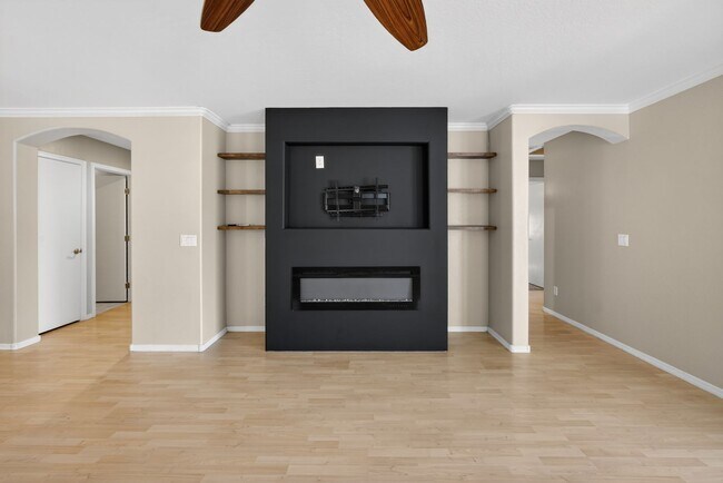 Building Photo - Updated House in Chandler Community