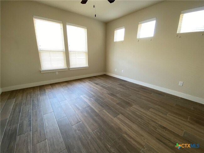 Building Photo - 725 Milestone Pk
