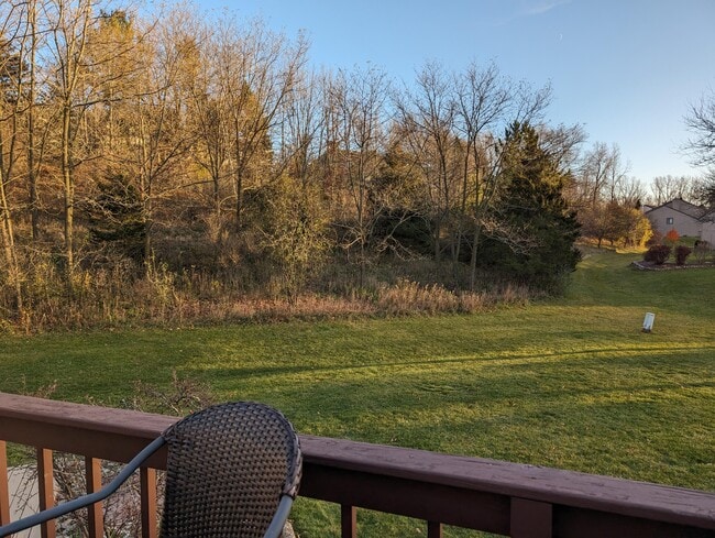 Building Photo - 607 Tamarack Dr W