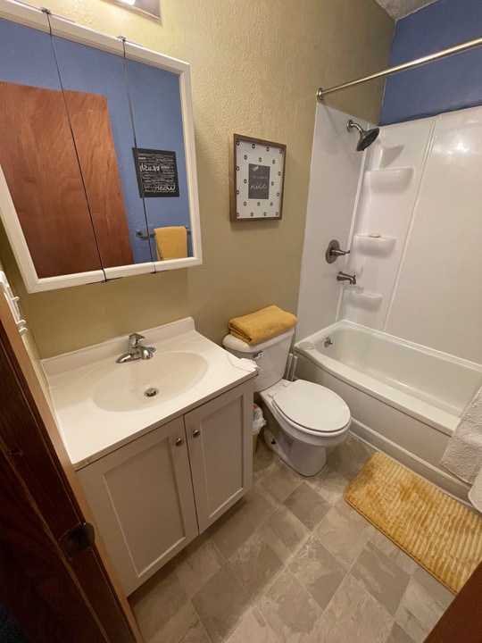 Bathroom - 611 S Main St