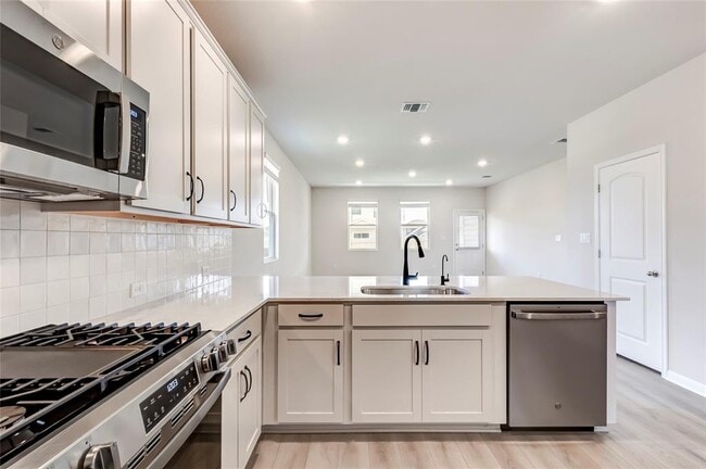 Building Photo - 133 Silverleaf Spur