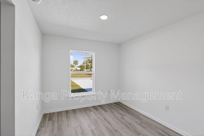 Building Photo - 1115 F Ave