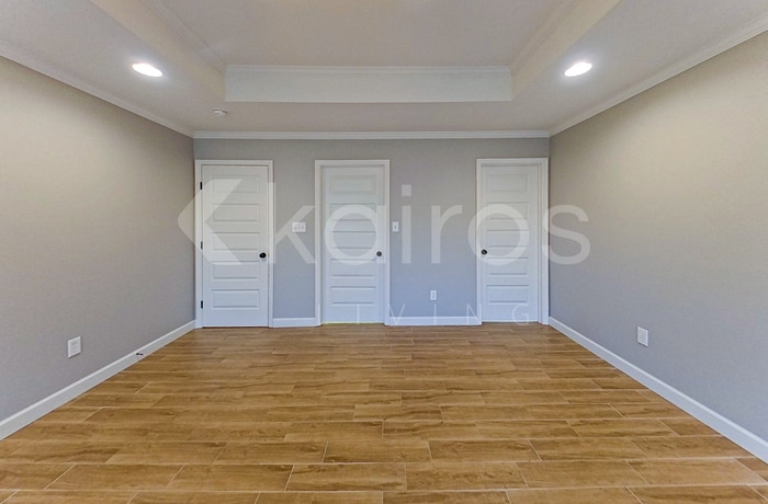 Building Photo - 706 Hickory Ave