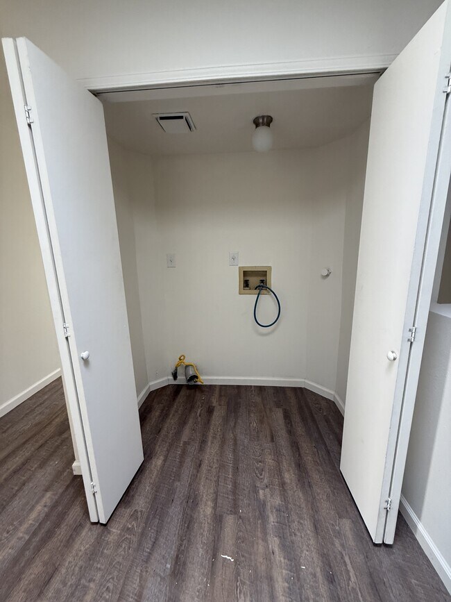 Building Photo - 5408 Jasons Way NE