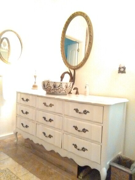 6 DRAWER VANITY - 1771 Hickory Ln