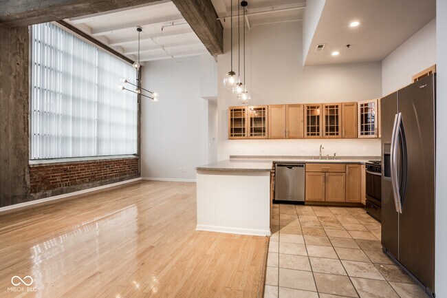 Building Photo - 611 N Park Ave