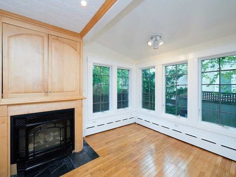 Building Photo - 160 Allston St