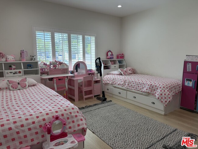 Building Photo - 8561 Kyle St