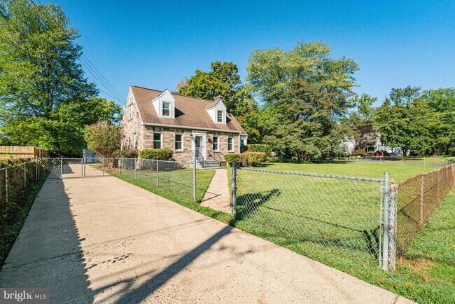 Building Photo - 8230 Gregory Dr