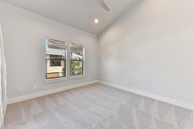 Building Photo - 8110 Ranch Road 2222