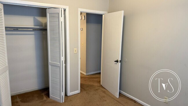 Building Photo - FALL MOVE-IN SPECIAL: 50% OFF 1st FULL MONTH'S RENT!**