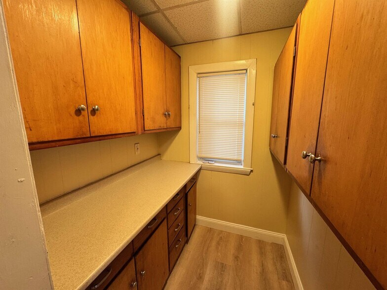 Building Photo - 115 Elm St