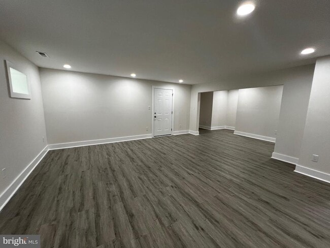 Building Photo - 920 Brompton St
