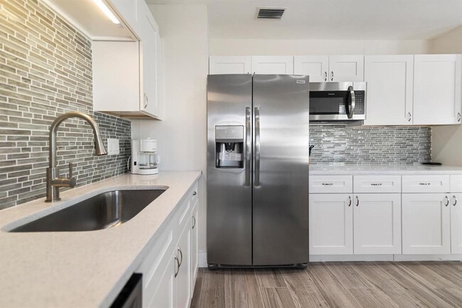 Building Photo - 2501 NE 12th St