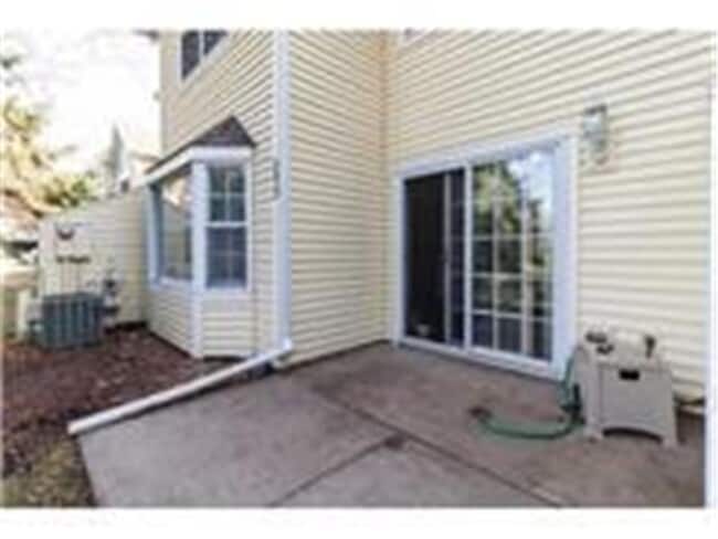 Building Photo - 253 Maureen Ln NE