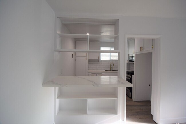 Building Photo - 5117 Laurel Canyon Blvd
