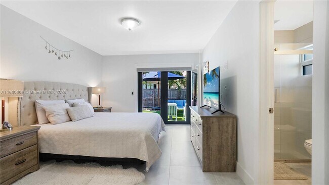 Building Photo - 16887 Royal Poinciana Dr