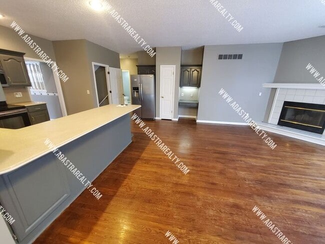 Building Photo - Gorgeous Blue Valley Home-Available in JULY!!