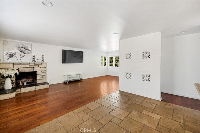 Building Photo - 7044 White Oak Ave