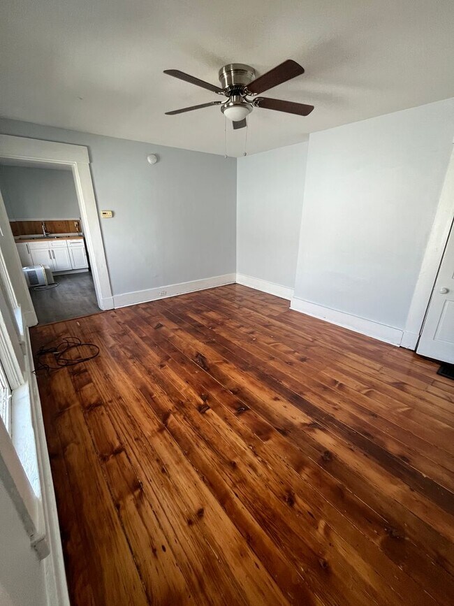 Building Photo - 816 Main St