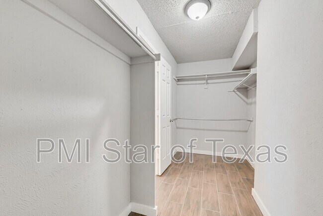 Building Photo - 13214 Fall Mnr