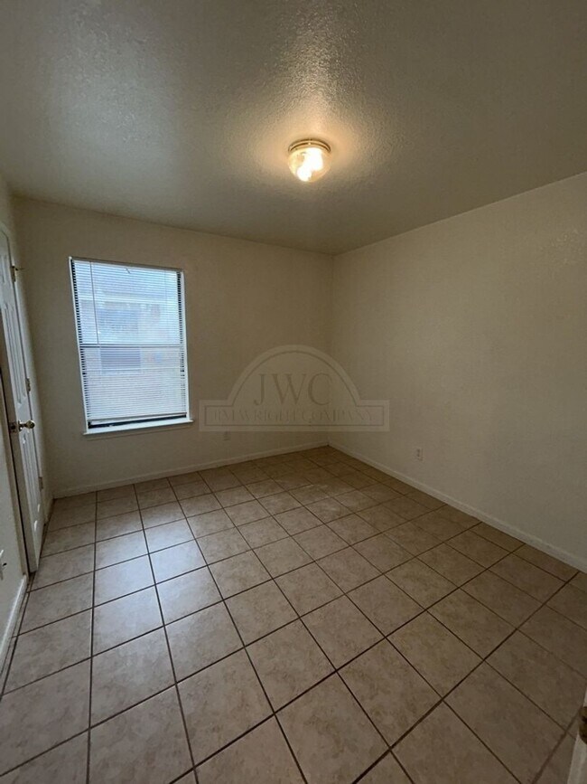Building Photo - 105 Castellon Ct