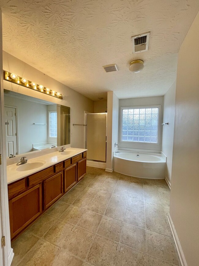 Building Photo - Lovely, Upscale Home! All Electric, Garage, Fenced Backyard; $1,900/Mo with 2 Yr Lease!