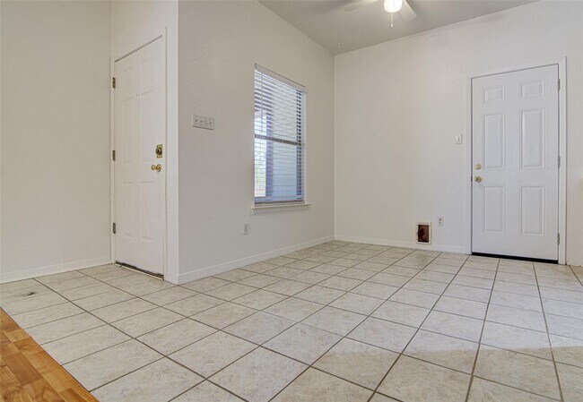 Building Photo - 4605 Ribbecke Ave