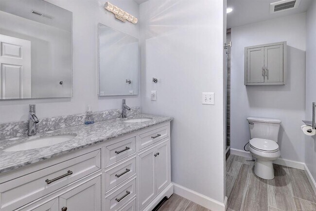 Building Photo - 8321 Barons Ct