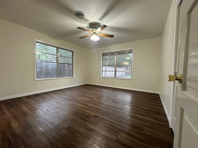 Building Photo - 711 E Locust Ave