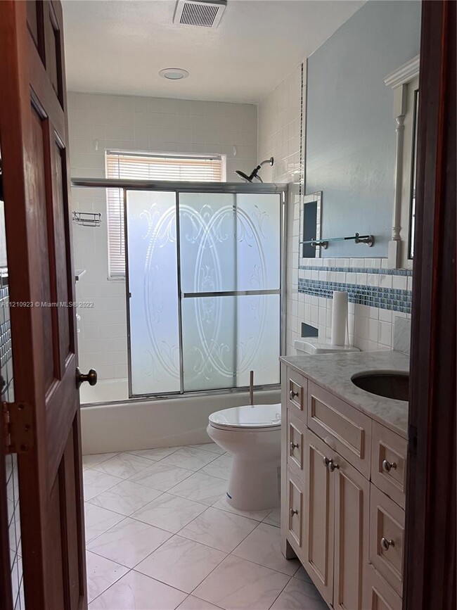 Building Photo - 14731 NE 9th Ave