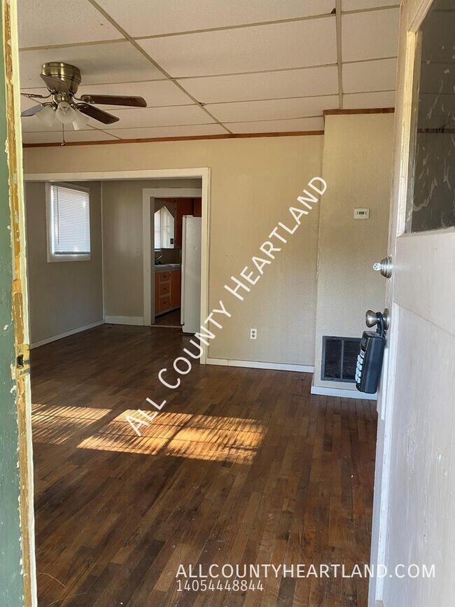 Building Photo - 219 W Kenworthy Ave