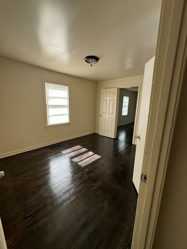 Building Photo - 3927 37th Ave N