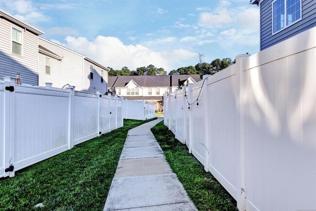 Building Photo - 107 Bicameral Ln
